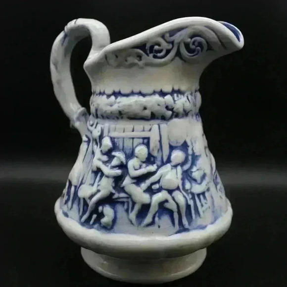 🔴💙✨️VINTAGE SIGNED CERAMIC POTTERY PITCHER JUG BLUE WASHED/RELIEF TAVERN SCENE - Picture 1 of 9